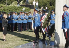 National Assembly Speaker Prof. Dr Slavica Djukic-Dejanovic lays a wreath in Jajinci